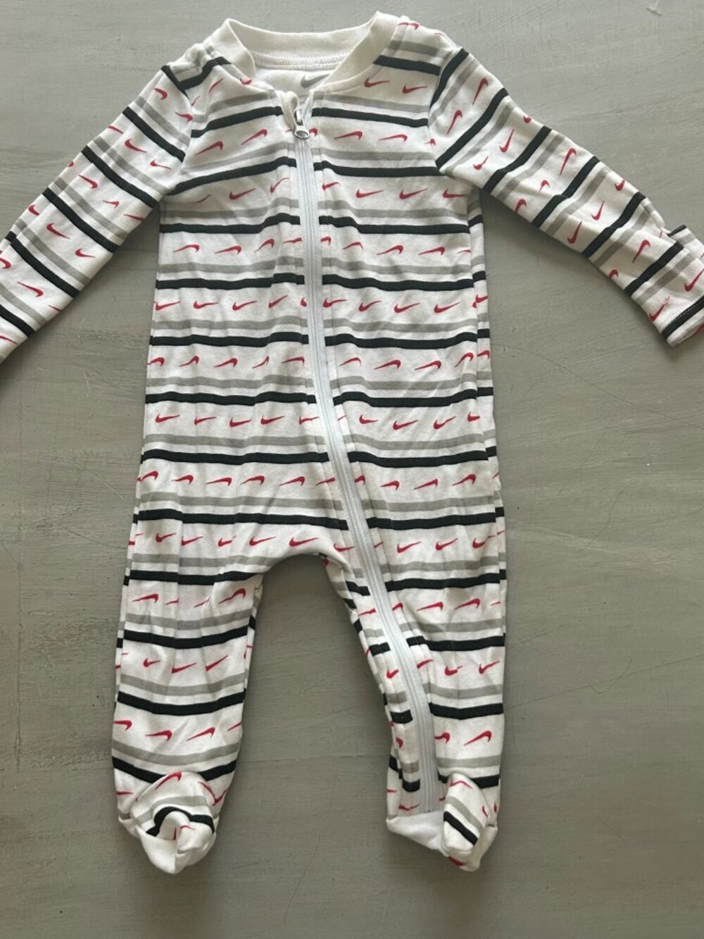 Nike Baby Boy All-Over Nike Swoosh Print Full-Zip Footed Coverall Size 3 months - Picture 7 of 10